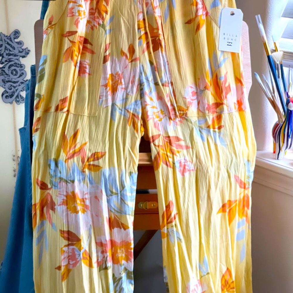 Billabong flowy floral pants